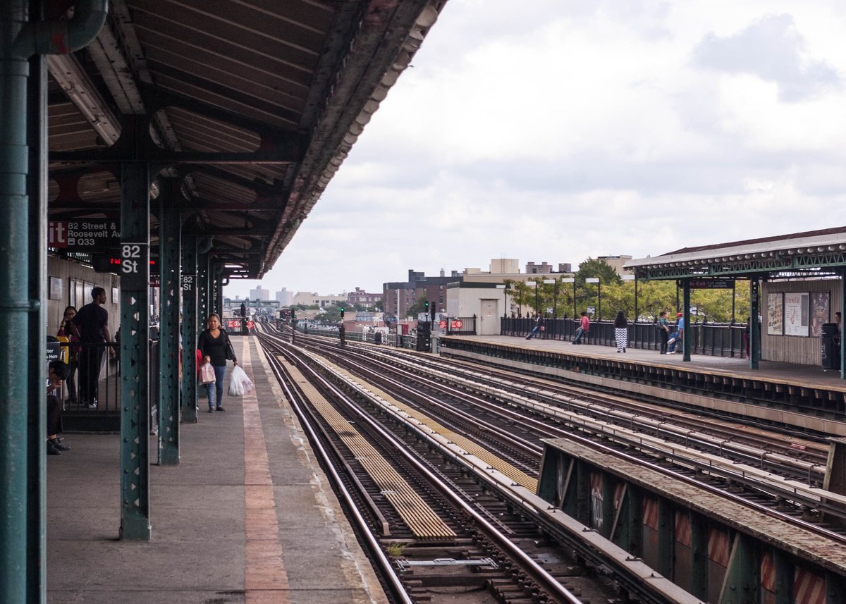 Jackson Heights, NY - Calle 82–Jackson Heights (línea Flushing) - Wikipedia, la enciclopedia libre
